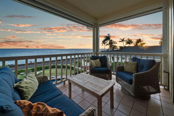 Alihi Lani 5 oceanfront lanai at sunset