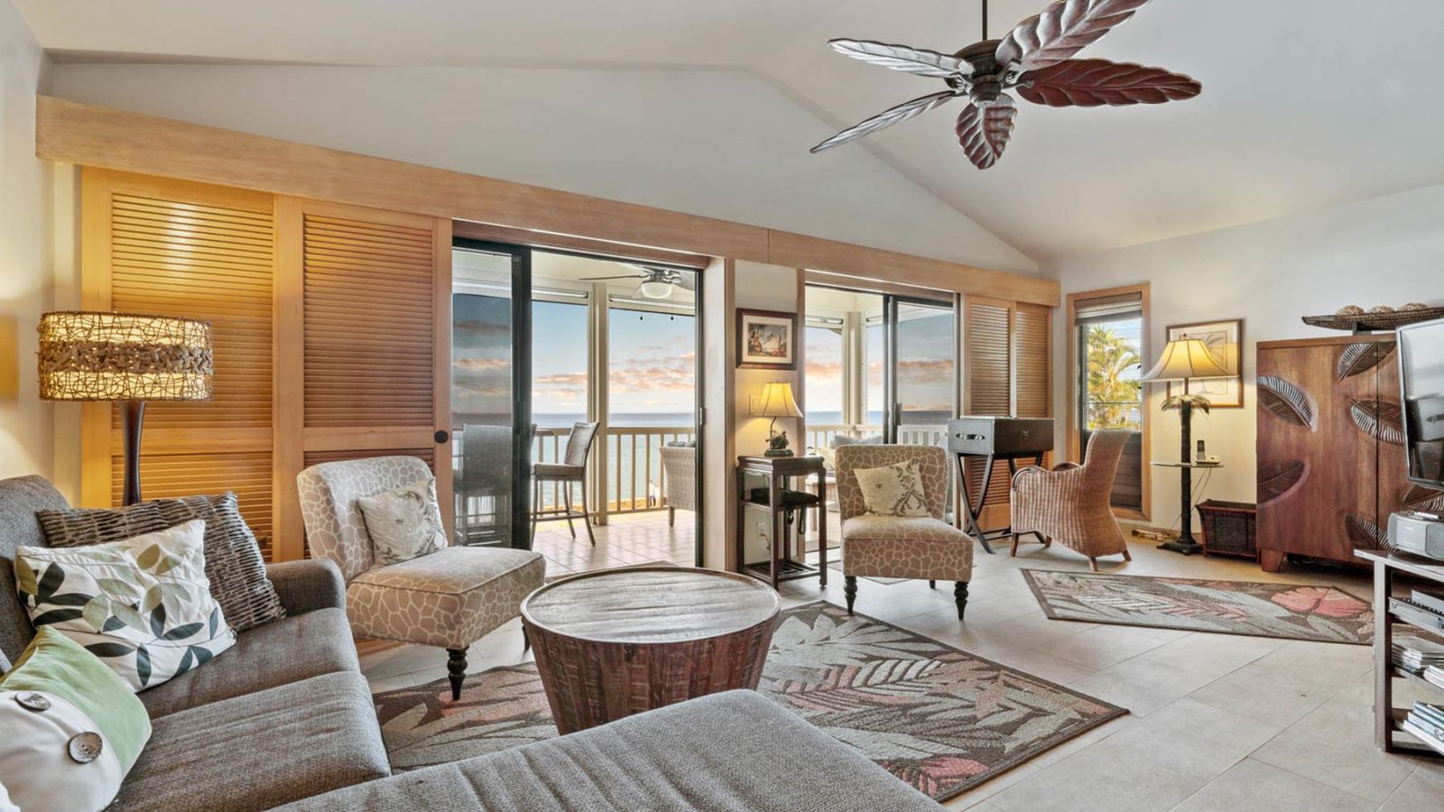 Alihi Lani 5 ocean view living